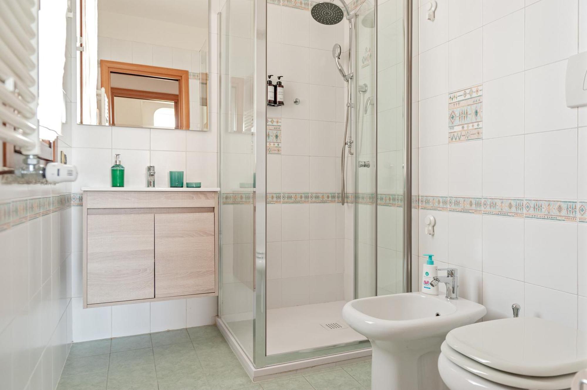 Cozy Retreat In Coastal Livorno Appartement Buitenkant foto
